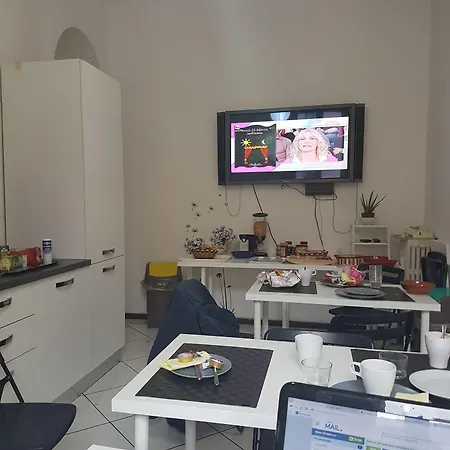 Aldebaran Nocleg ze śniadaniem Mediolan